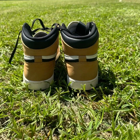 Air Jordan 1 Retro High OG Rookie of the Year. Mens 10. - Picture 3 of 4